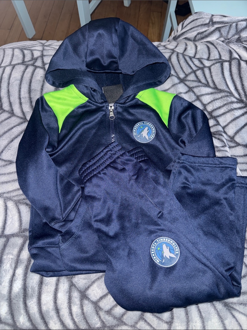 MN Timberwolves 2T Zip up 2 piece set